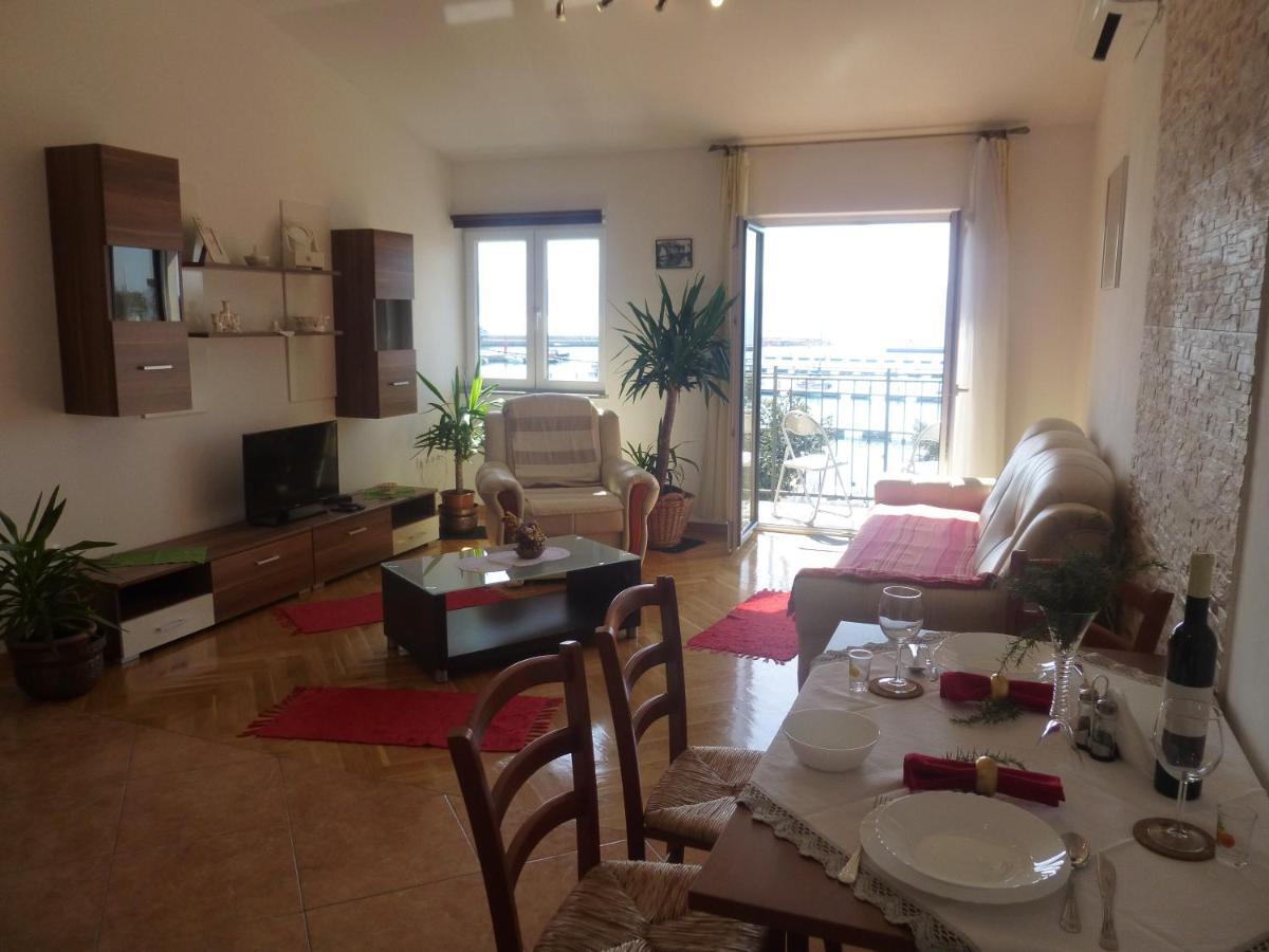 Apartments Monika Novi Vinodolski Luaran gambar